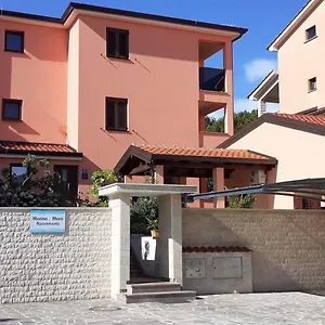 Marina-mare Apartment